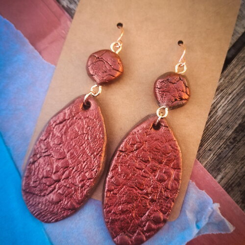 Boucles d’oreilles rouge cuivre texturées – attache argent 925 couleur or rose, pièce unique, style automnal