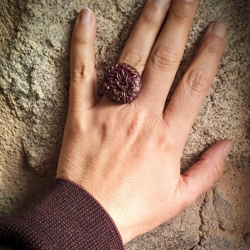 Bague rouge rouillé artisanale – laiton bronze – bague réglable – bijou fait main en argile polymère – pièce unique