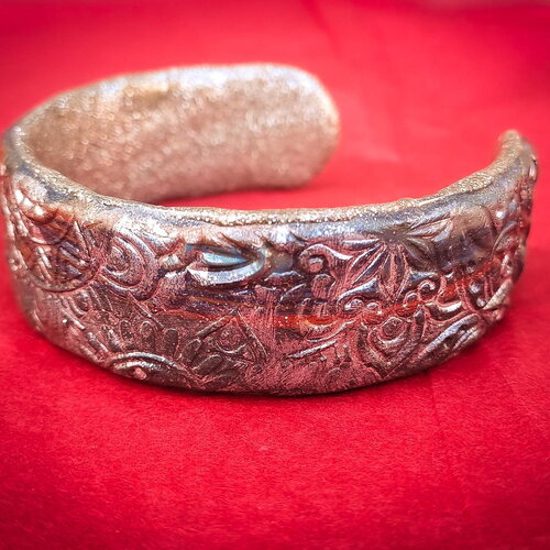 Bracelet manchette en argile polymère effet métal gravé – bijou artisanal bohème femme, bracelet large