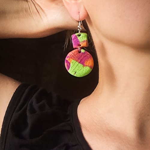 Boucles d’oreilles abstraites colorées – design moderne – argile polymère – pièce unique