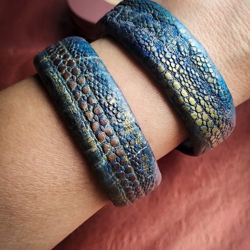 Forme arrondie | bleu turquoise parure artisanale en argile polymère – texture écaille – argent 925