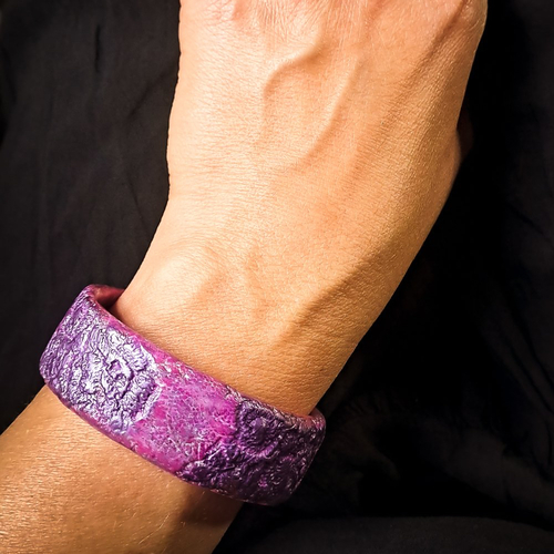 Bracelet manchette violet bohème chic – bijou artisanal unique effet dentelle métallisée