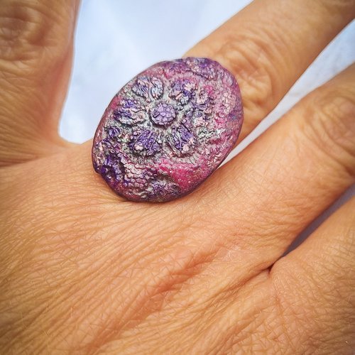 Grande bague violette ajustable – style bohème chic, création artisanale unique