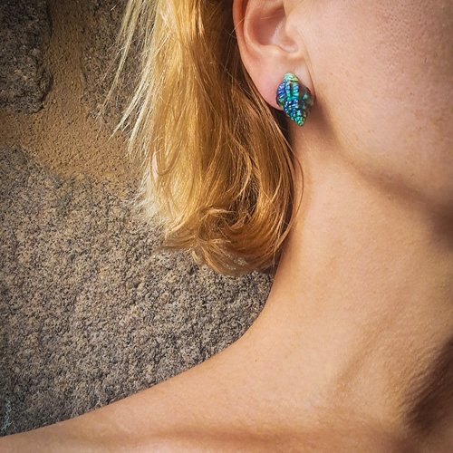 Boucles d'oreilles clips coquillages naturels peints à la main – sans oreilles percées