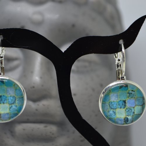 Boucles d'oreilles dormeuses cabochon bleu