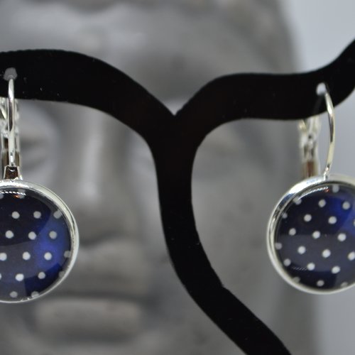 Boucles d'oreilles dormeuses cabochon bleu à pois blanc