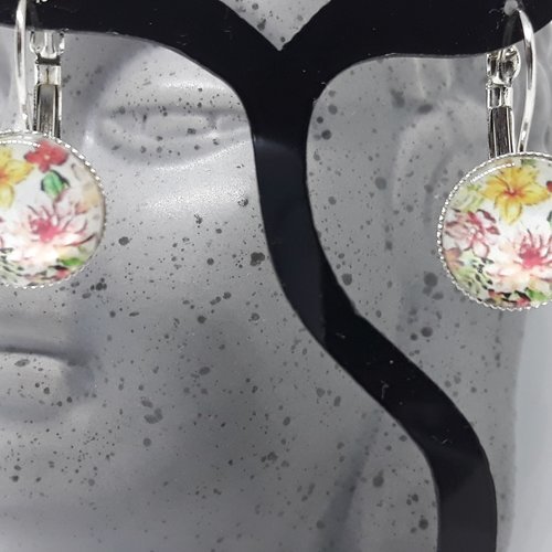Boucles d'oreilles dormeuses cabochon fleuri