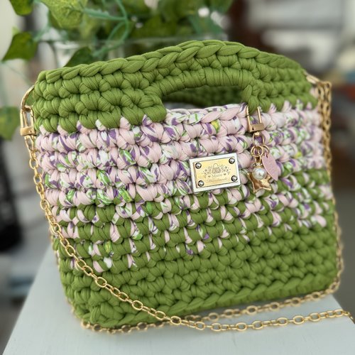Sac crochet fait main modèle jardin fleuri
