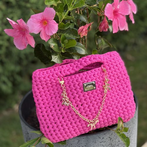 Sac crocheté à la main – rose fuchsia
