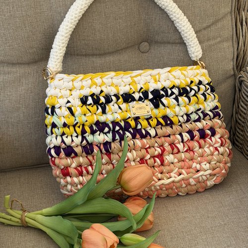 Sac au crochet modèle jardin secret