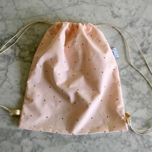Sac à dos de maternelle pour fillette - pochon à coulisse avec cordon, tissu rose imprimé petits hashtags
