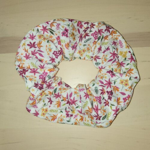 Chouchou en tissu viscose avec motif liberty.