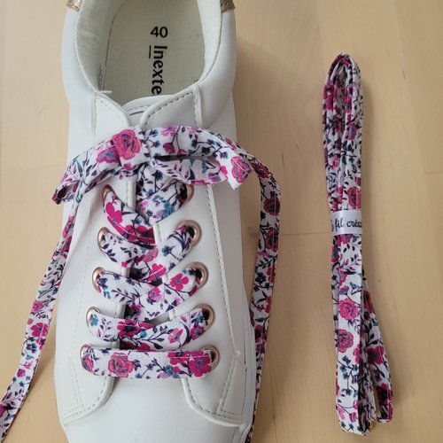 Lacets fleurs liberty