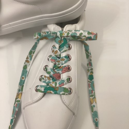 Lacets fleuri liberty
