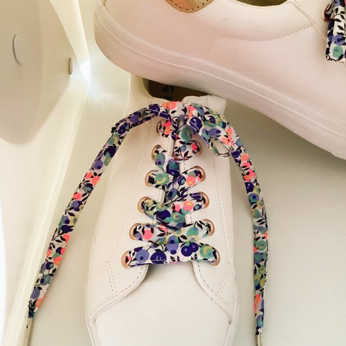 Lacets fleuri liberty