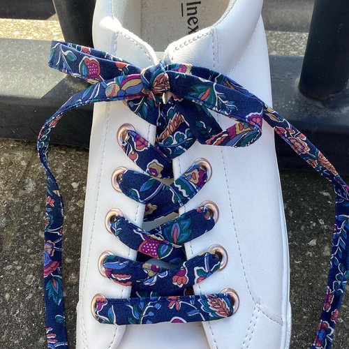 Lacets fleuri liberty
