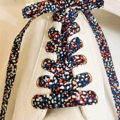 Lacets colorés en tissu coton.