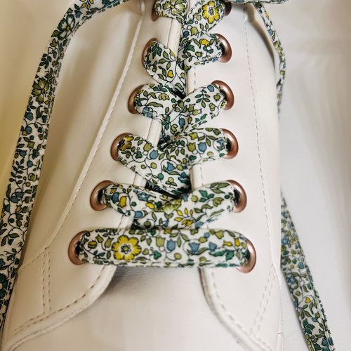 Lacets fleuri liberty