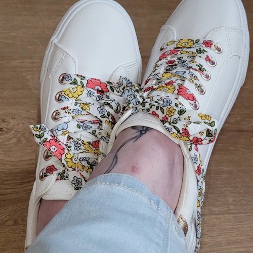 Lacets fleuri liberty