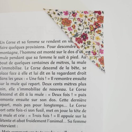 Marque-pages fleuri