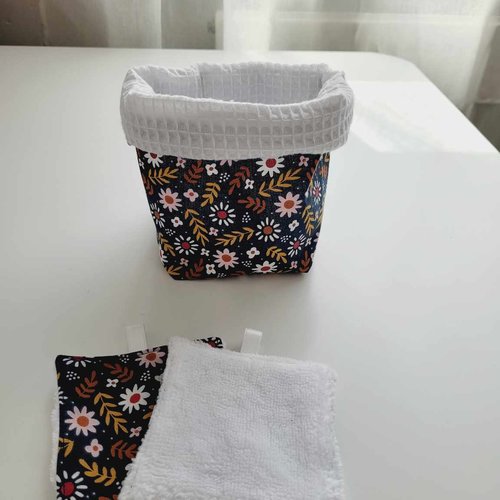 Panier, lingettes et filet fleuri