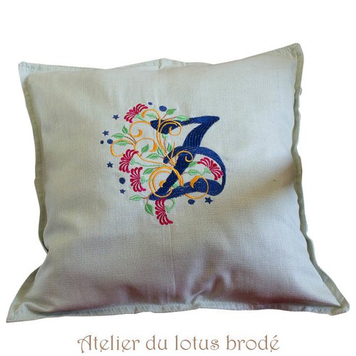 Housse de coussin brodé  monogramme z