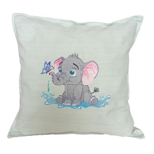 Housse de coussin brodée éléphanteau et papillon*la rencontre enchantée * collection bestiaire brodée.