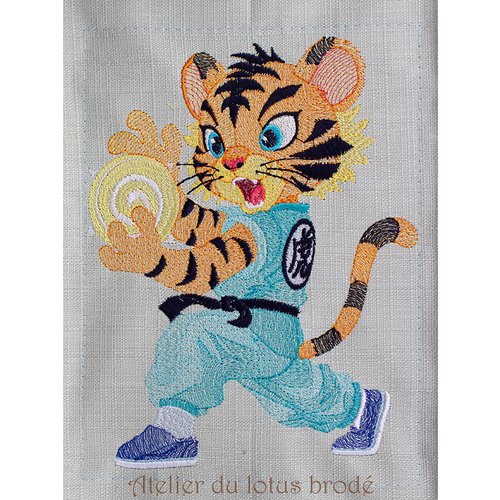 Fichier broderie machine- tora le tigre énergétique- collection bestiaire brodé.