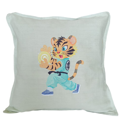 Housse de coussin en coton bio vert sauge – broderie tigre - collection bestiaire brodé.