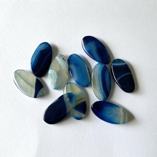 Grosse perle ovale twist en agate bleue