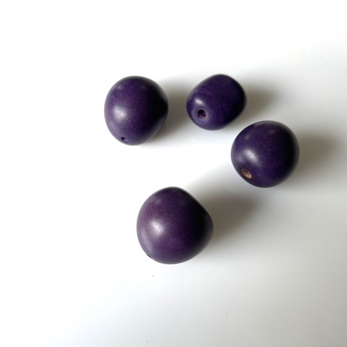 Graine de tagua violet, ivoire végétal teinté
