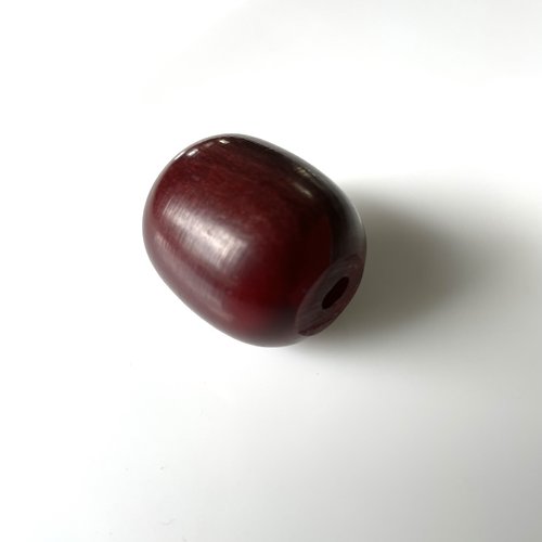 Perle tonneau en bois de palissandre, bois rouge foncé veiné