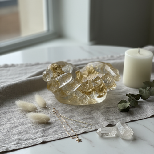 Vide-poche “mains” en résine époxy transparente & feuilles d’or – objet décoratif artisanal – porte-bijoux design