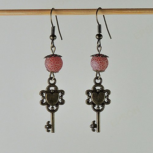 Boucles d'oreilles perles en agate givrées orange et clef/cœur en métal bronze