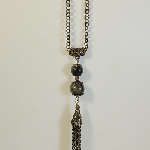 Collier pendentif perles de jade naturelles et pompon métal bronze