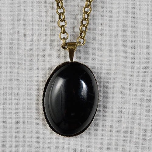 Collier avec pendentif en onyx noir et métal bronze 