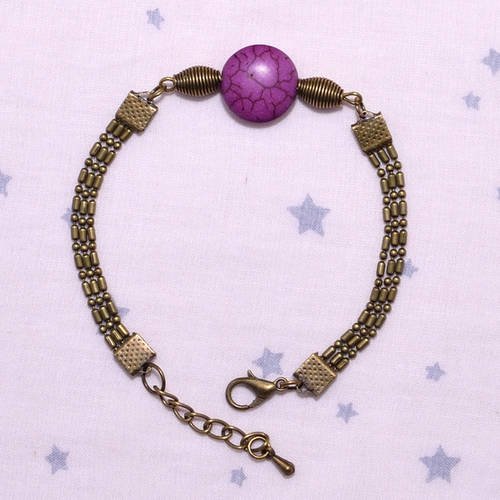 Bracelet pierre howlite violet et chaîne bille métal bronze 