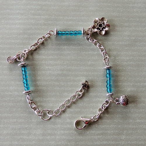 Bracelet fillette perles de rocaille turquoise et chaîne métal argenté 