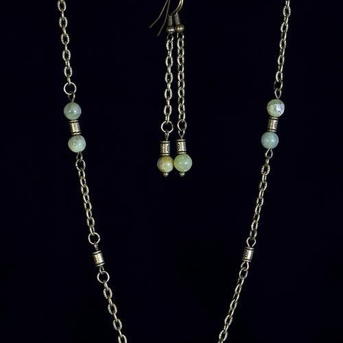 Parure perles en péridot, collier et boucles d'oreilles en métal bronze 