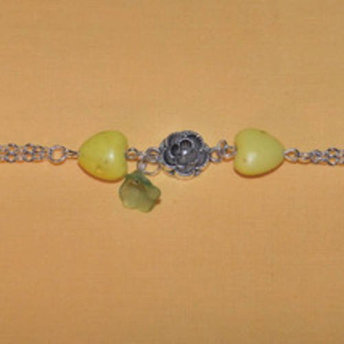 Bracelet ado pierres howlite jaune et connecteur fleur métal argenté 