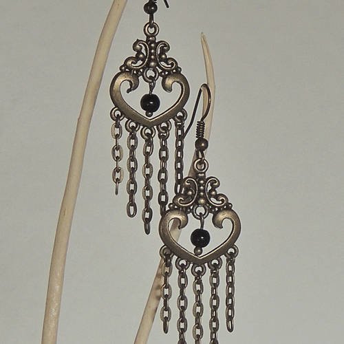 Boucles d'oreilles connecteur chandelier et perle en agate noire 
