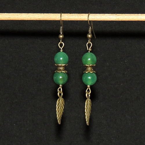 Boucles d'oreilles perles en agate verte et feuille métal bronze 