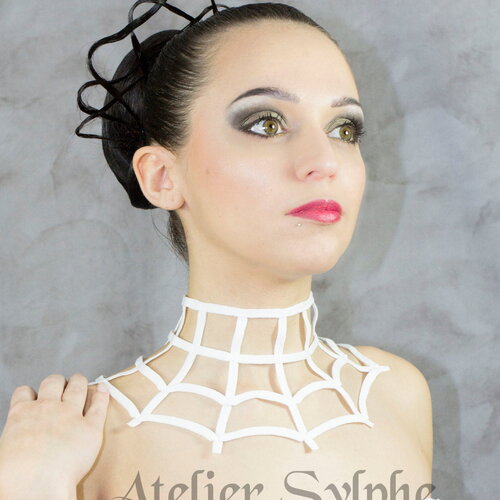 Collier tour de cou blanc façon crinoline cerclée grillage fermeture par zip taille unique