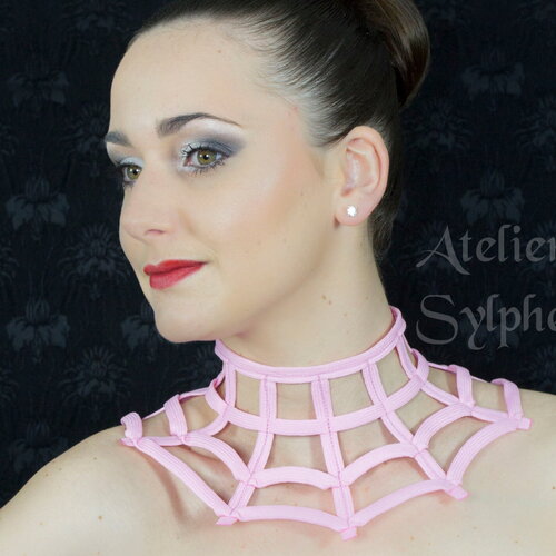 Collier tour de cou façon crinoline cerclée grillage fermeture par zip taille unique