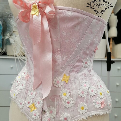 Corset sous la poitrine tour de taille de 61 cm avec marguerites roses sur tissu coutil atelier sylphe