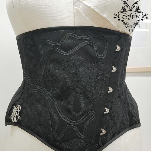 Corset serre-taille busc asymétrique taille totalement fermée de 89 cm motifs arabesques