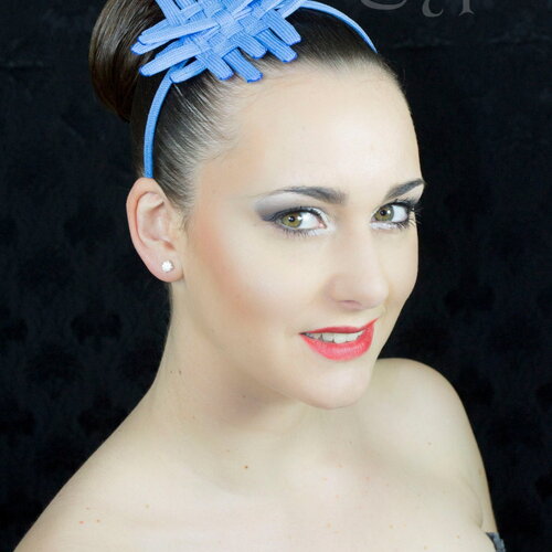 Petite coiffe  serre tête pistils grillage crinoline bleu et lien attache ruban taille unique