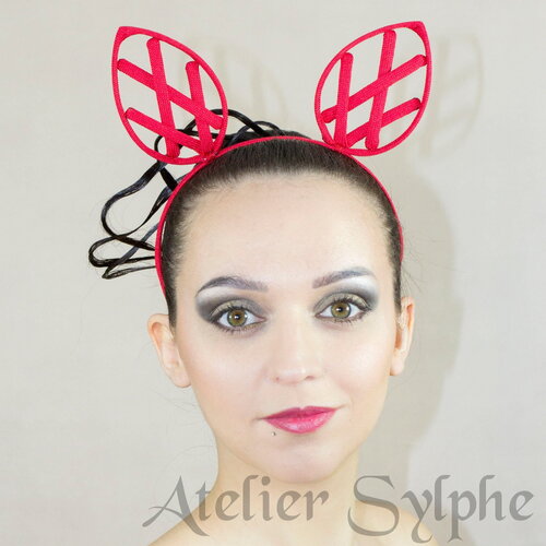Serre tête cage oreille grillage crinoline rouge sur cerceau taille unique