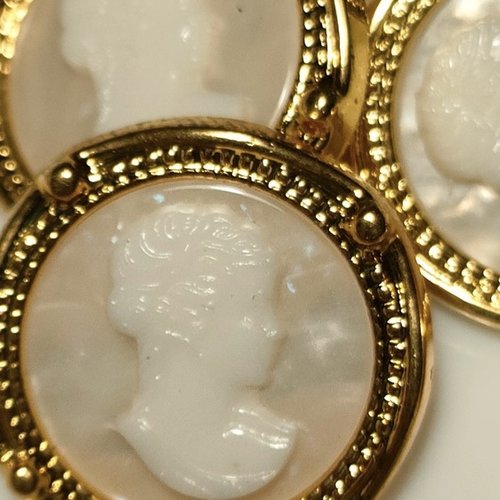 Vintage ans 80.boutons luxe.couleur d’or,blanc ,taille 20mm