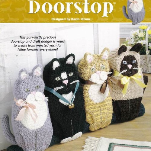 Magazine vintage,4 modèles chats peluches comme protège pour la porte ,crochet.patterns, tutoriels anglais,pdf anglais